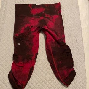 Lululemon crop in the flow workout leggings